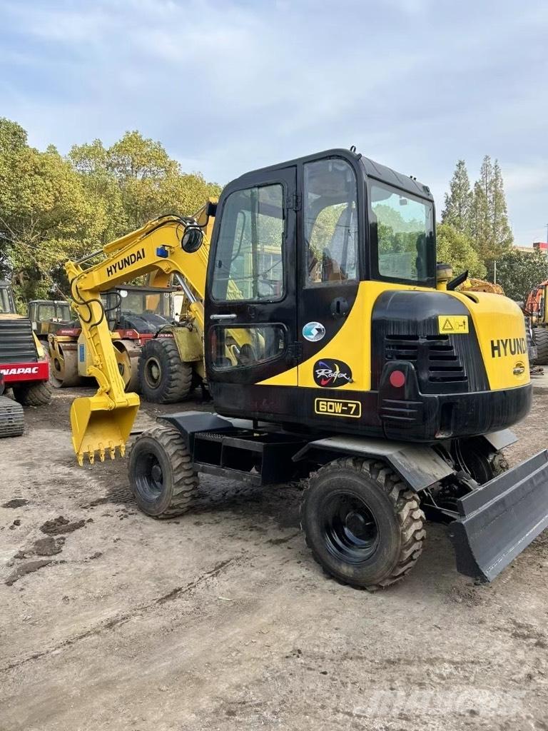 Hyundai 60 W-7 Колісні екскаватори