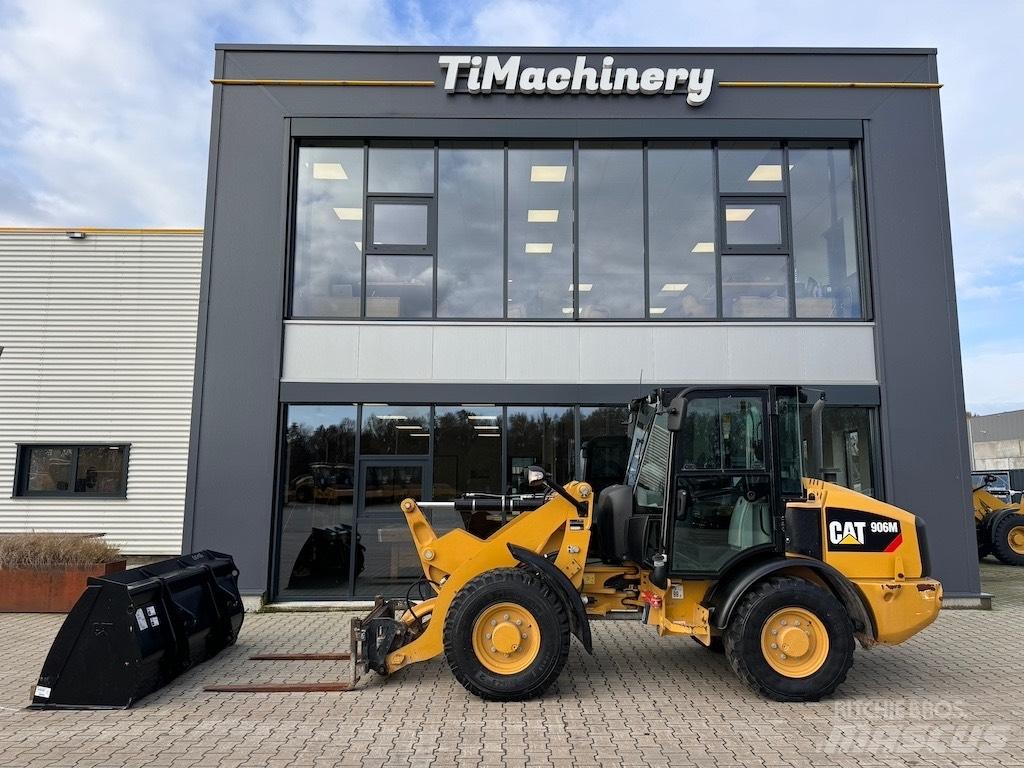 CAT 906M Фронтальні навантажувачі