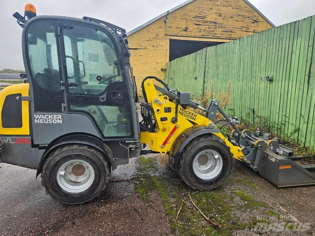 Wacker Neuson WL 25 Фронтальні навантажувачі