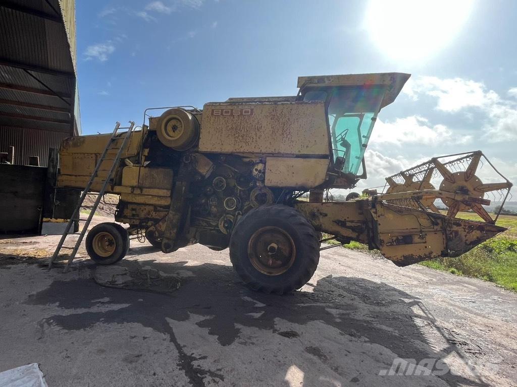 New Holland 8050 Зернозбиральні комбайни