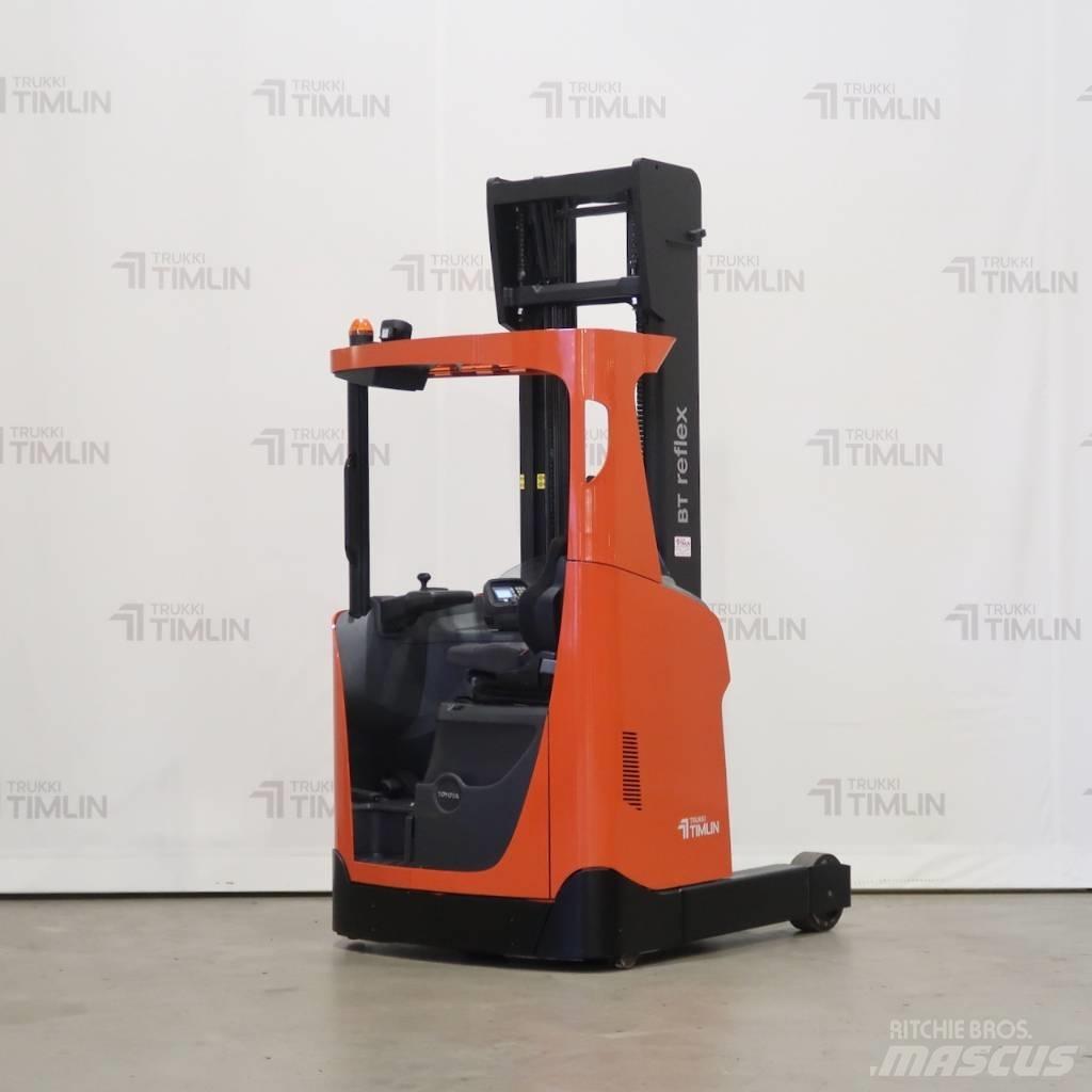 Toyota RRE140H Річ-трак із високим підйомом