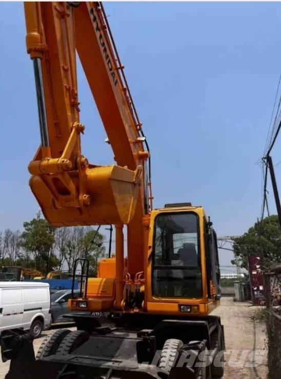 Hyundai 210 W-7 Колісні екскаватори