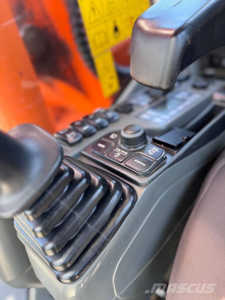 Doosan DX 140 W-3 Колісні екскаватори