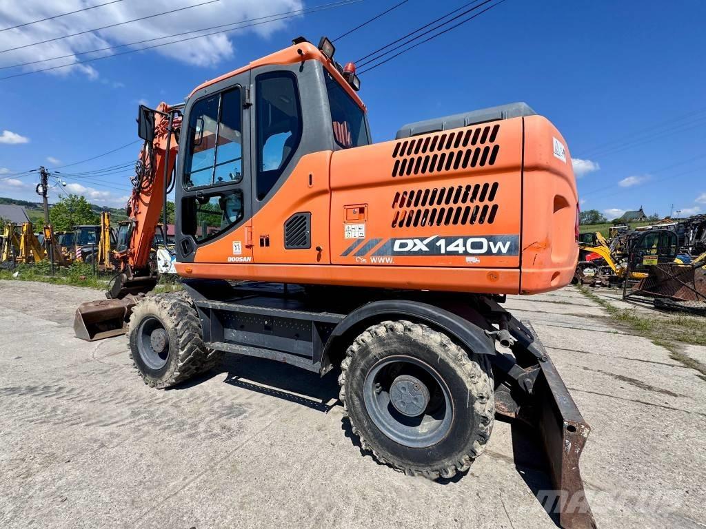 Doosan DX 140 W-3 Колісні екскаватори
