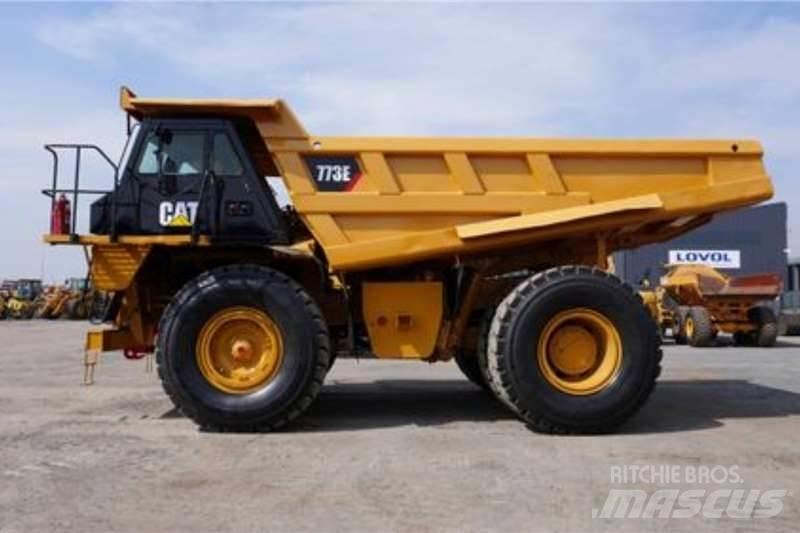 CAT 773E Зчленовані самоскиди