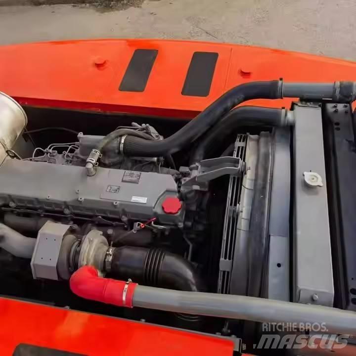 Hitachi ZX350 Гусеничні екскаватори