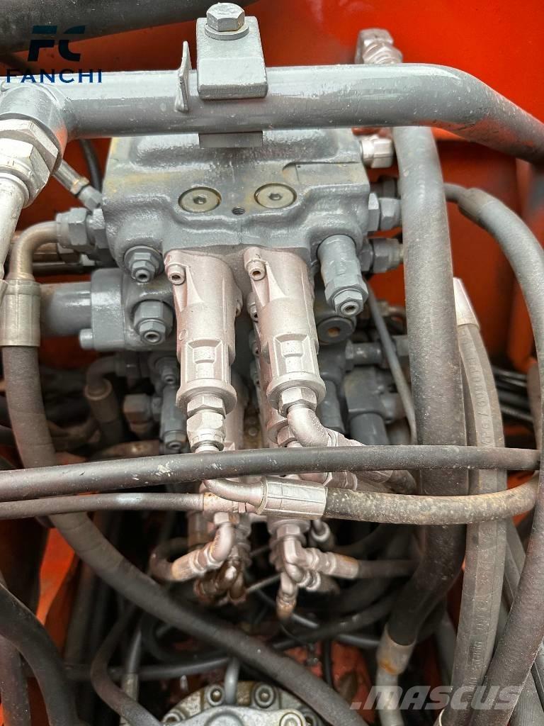 Hitachi ZX 70 Гусеничні екскаватори
