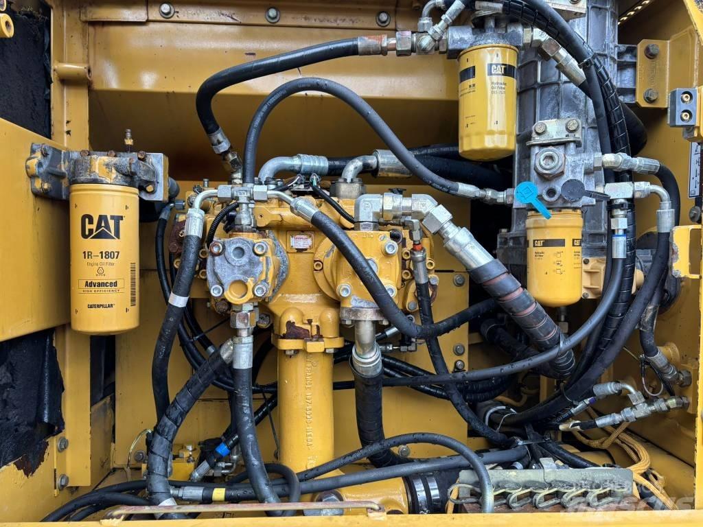 CAT 325 CL Гусеничні екскаватори