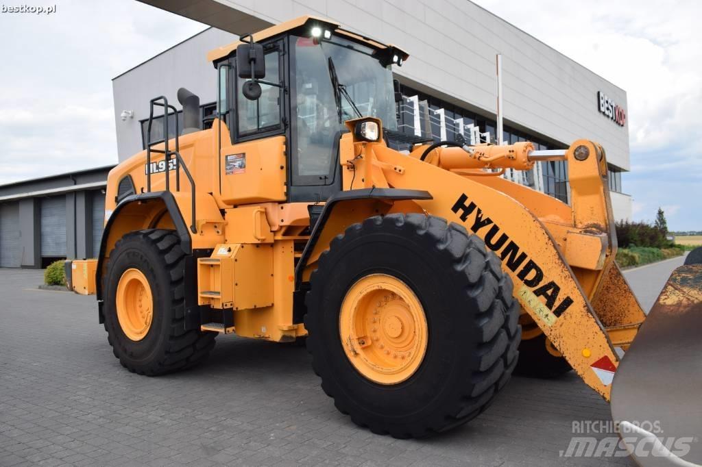 Hyundai HL 965 Фронтальні навантажувачі