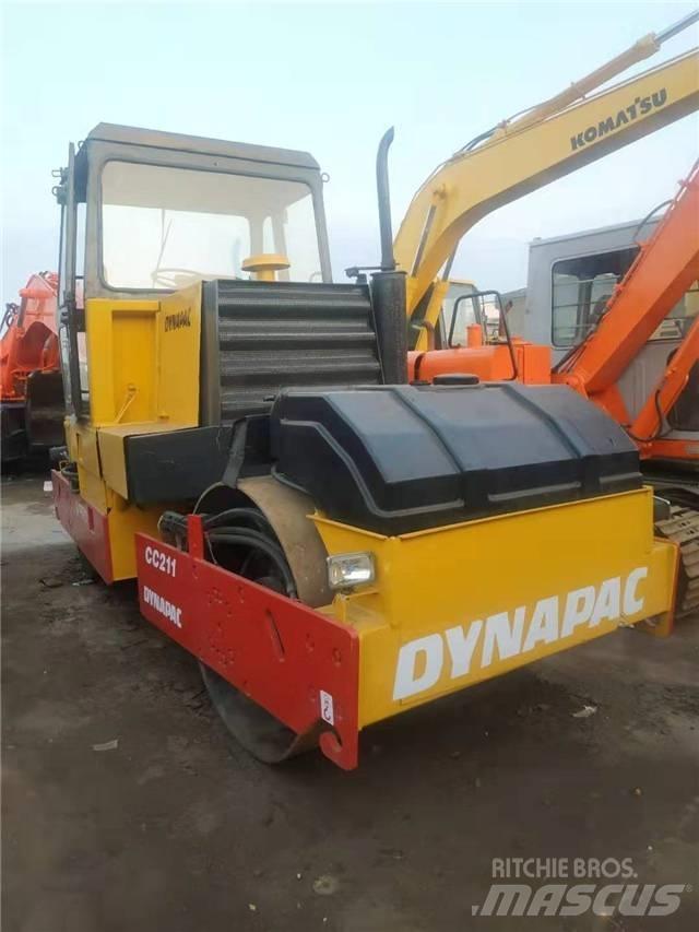 Dynapac CC211 Грунтові котки