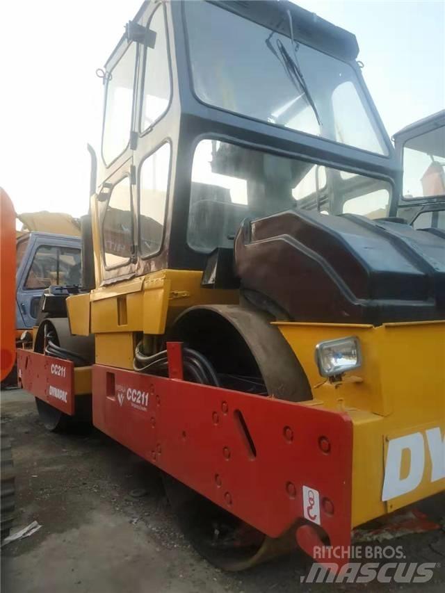 Dynapac CC211 Грунтові котки