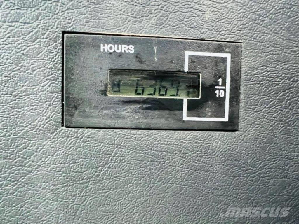 Hyundai 140W-9 Колісні екскаватори