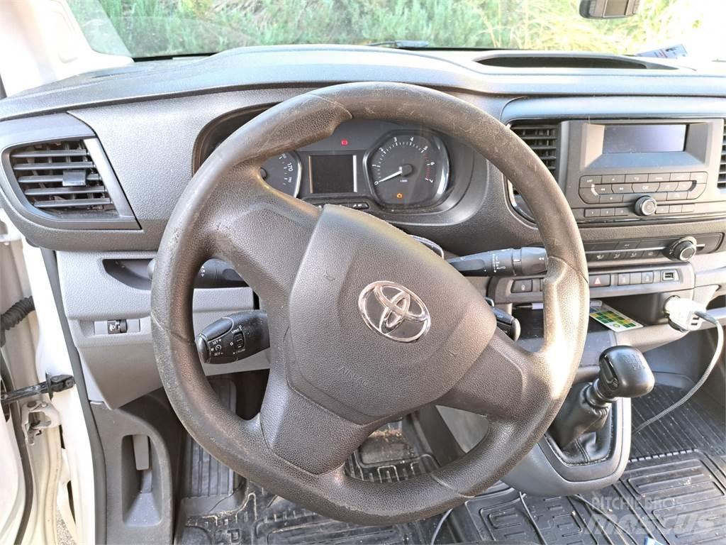 Toyota PROACE Автомобілі