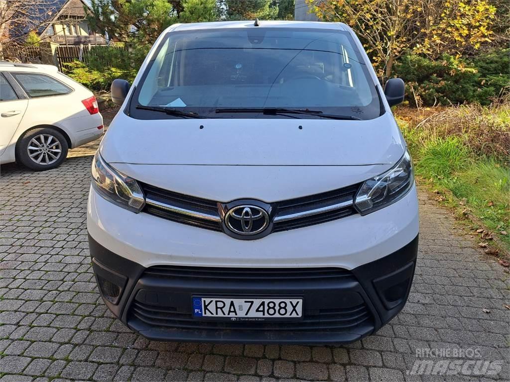 Toyota PROACE Автомобілі
