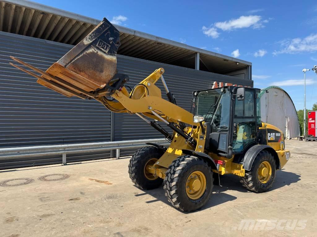 CAT 906M Фронтальні навантажувачі