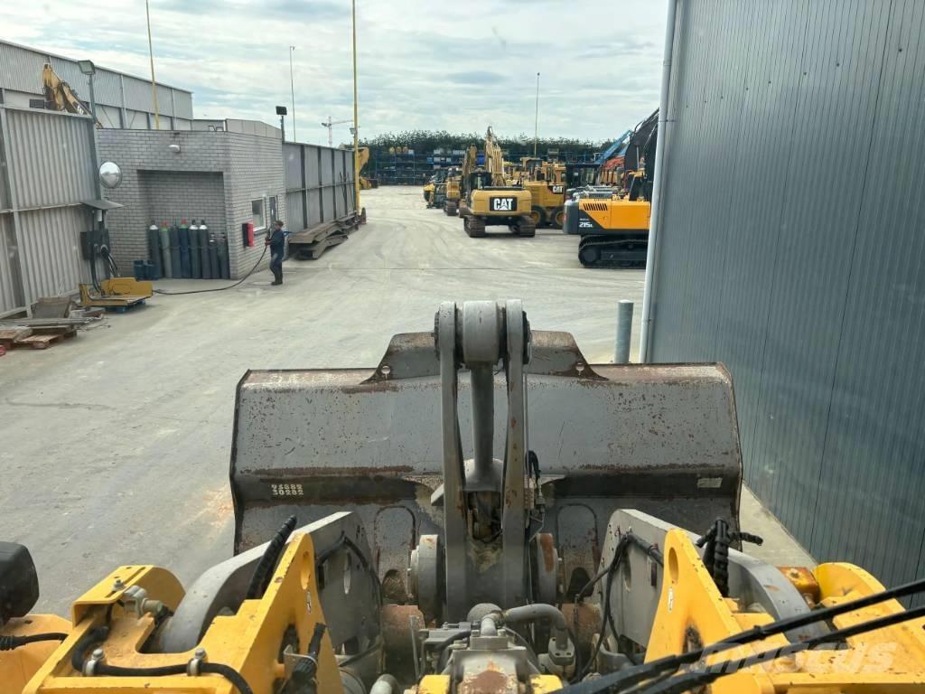 Volvo L120E Фронтальні навантажувачі