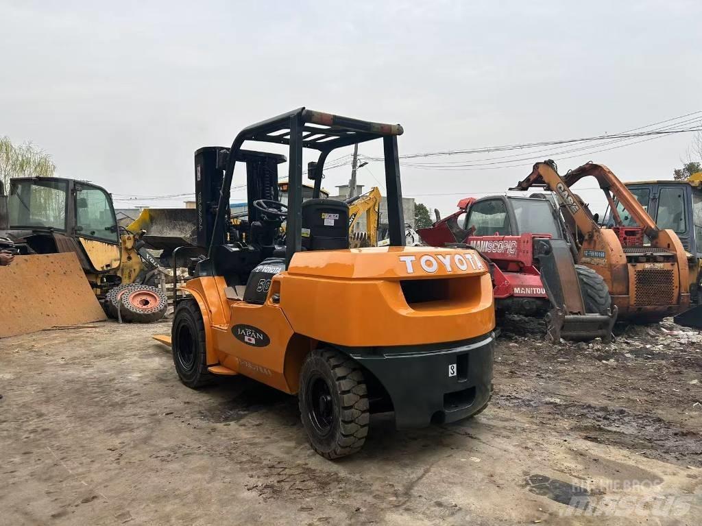 Toyota 5 ton Дизельні навантажувачі