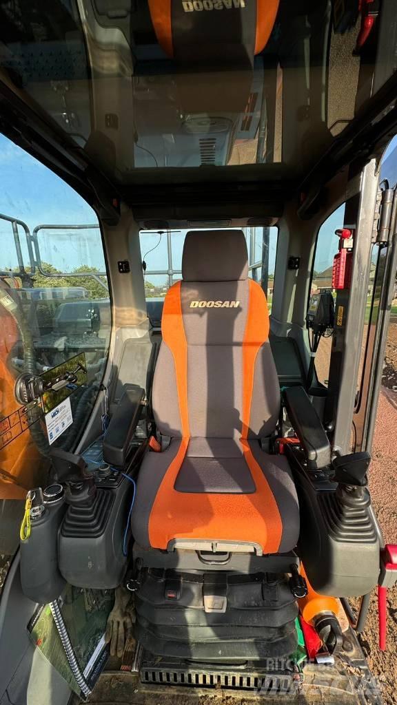 Doosan DX140LC-5 Гусеничні екскаватори