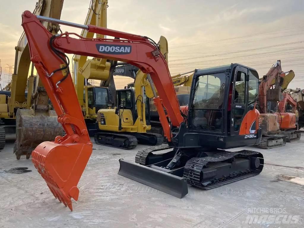 Doosan DX60 Гусеничні екскаватори