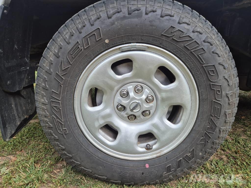 Nissan Navara Пікапи / Бічне розвантаження