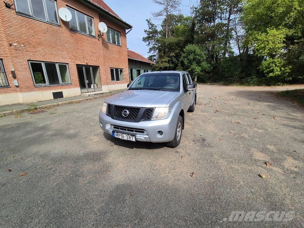 Nissan Navara Пікапи / Бічне розвантаження