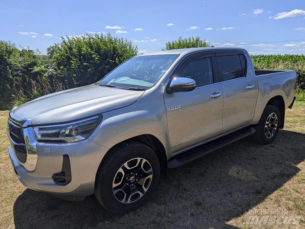 Toyota Hilux Пікапи / Бічне розвантаження