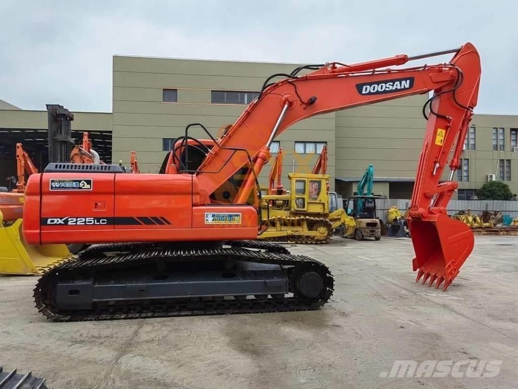 Doosan DX 225 LC Гусеничні екскаватори