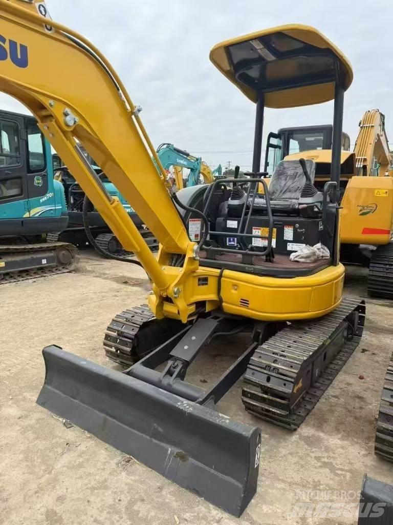 Komatsu 30 Гусеничні екскаватори