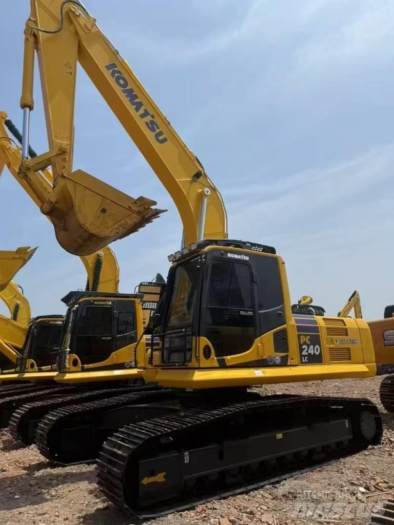 Komatsu 240LC-8 Гусеничні екскаватори