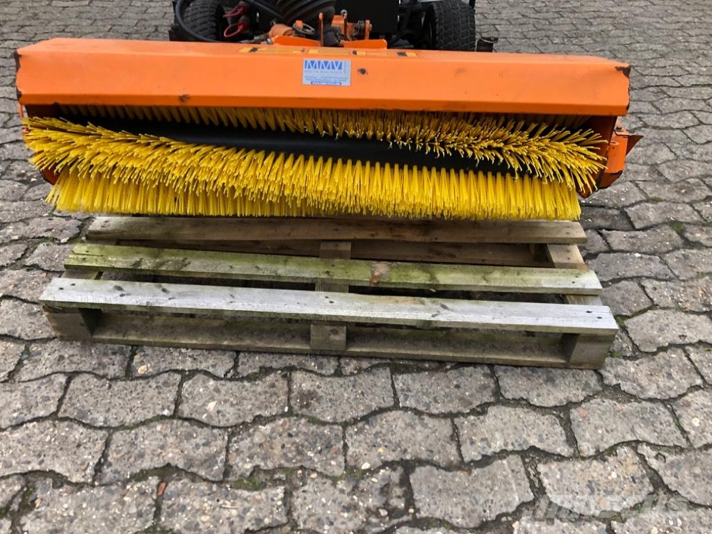 Iseki KL 110 Підмітальні машини