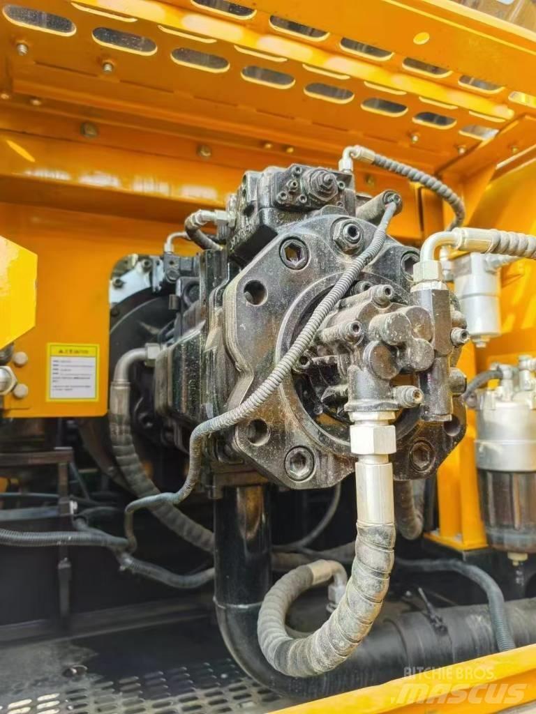 Sany 305 Гусеничні екскаватори