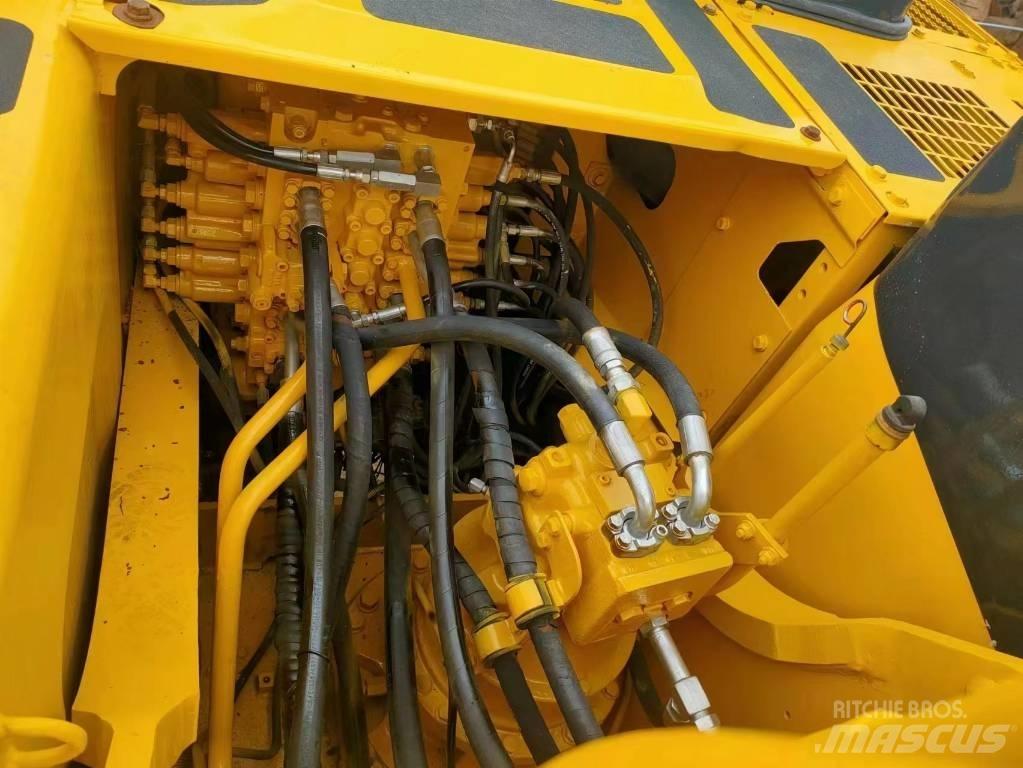 Komatsu PC 220-7 Гусеничні екскаватори