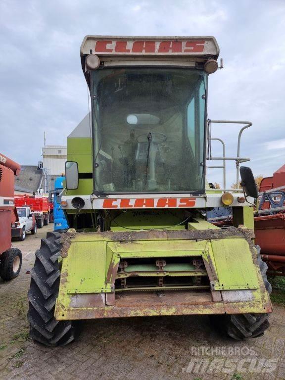 CLAAS 68s Зернозбиральні комбайни