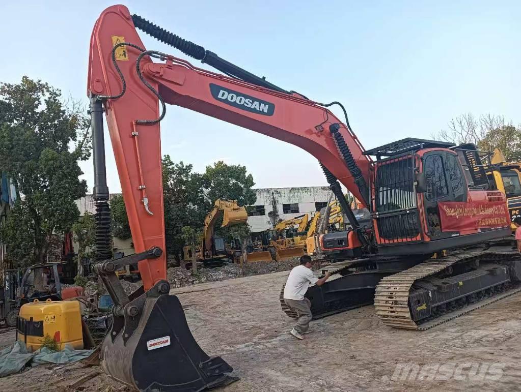 Doosan DX 225 LC Гусеничні екскаватори
