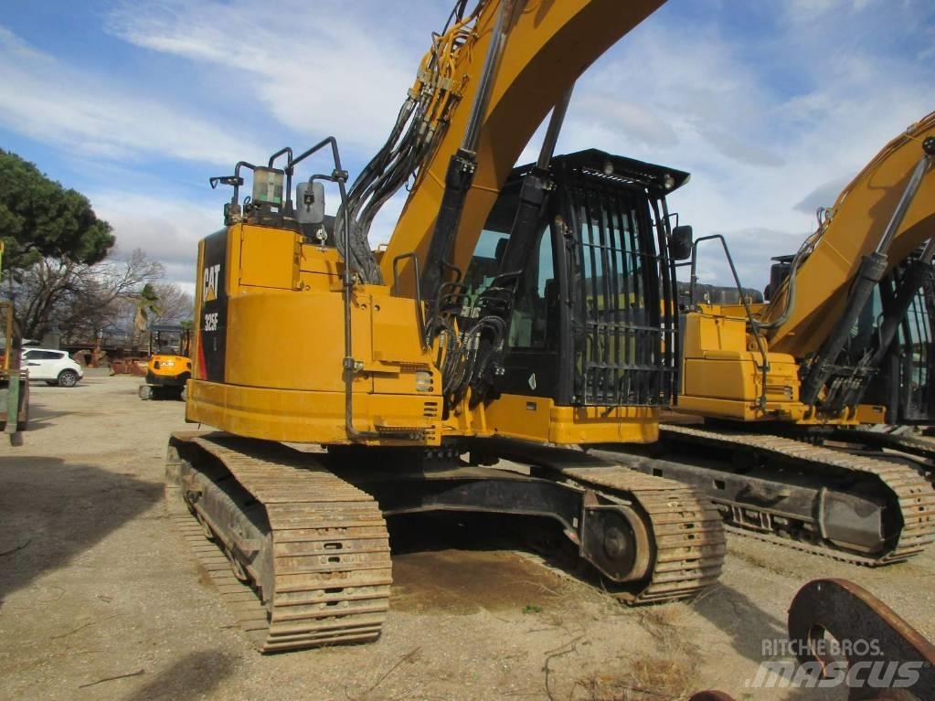 CAT 325 F LCR Гусеничні екскаватори