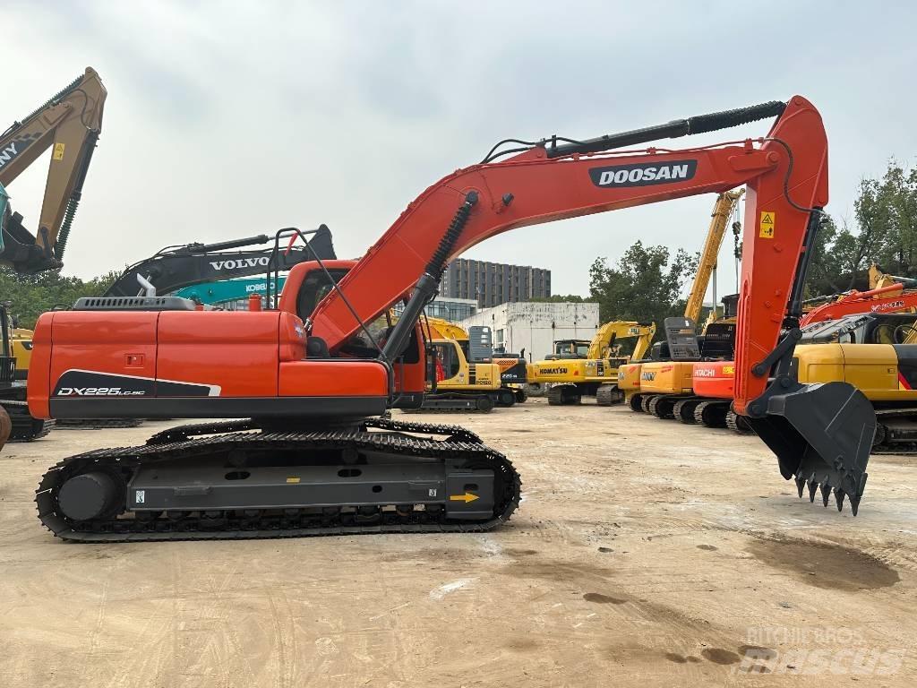 Doosan DX 225 LC-9 Гусеничні екскаватори