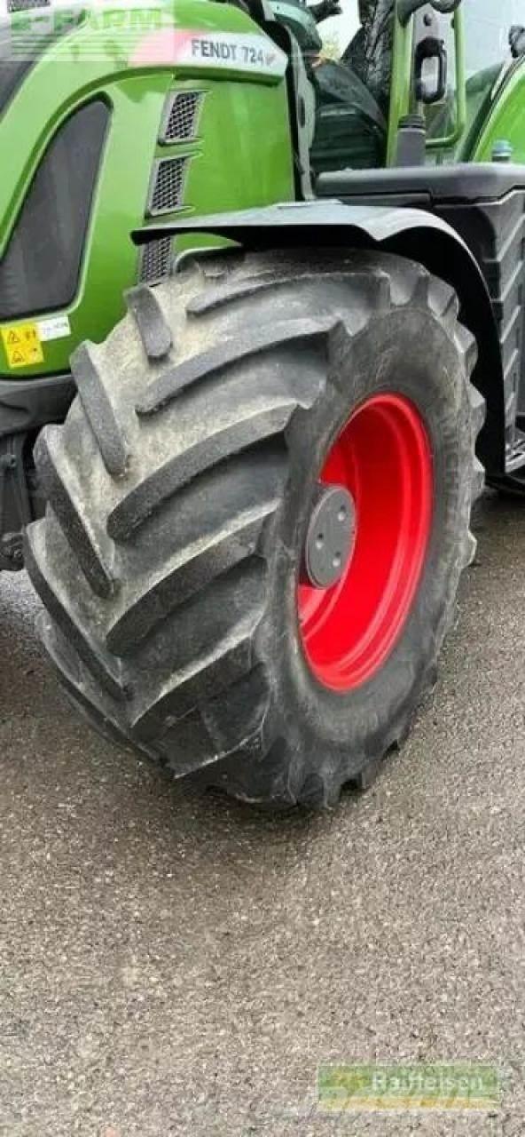 Fendt 724 vario Трактори