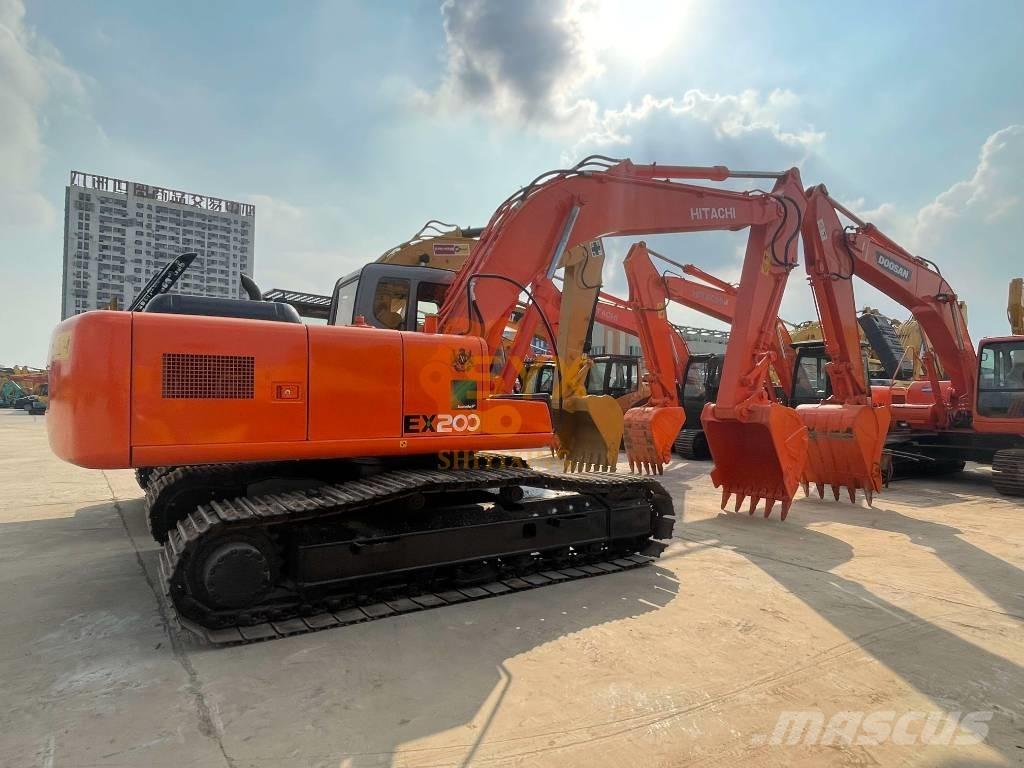 Hitachi EX 200 Гусеничні екскаватори