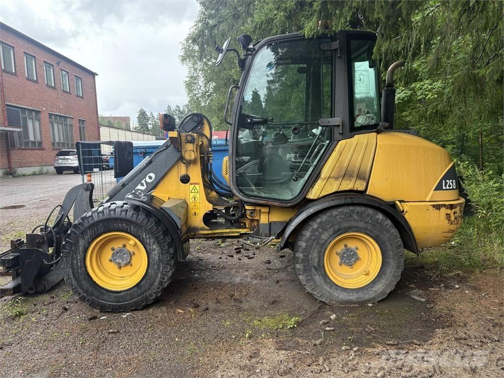 Volvo L 25 B Фронтальні навантажувачі