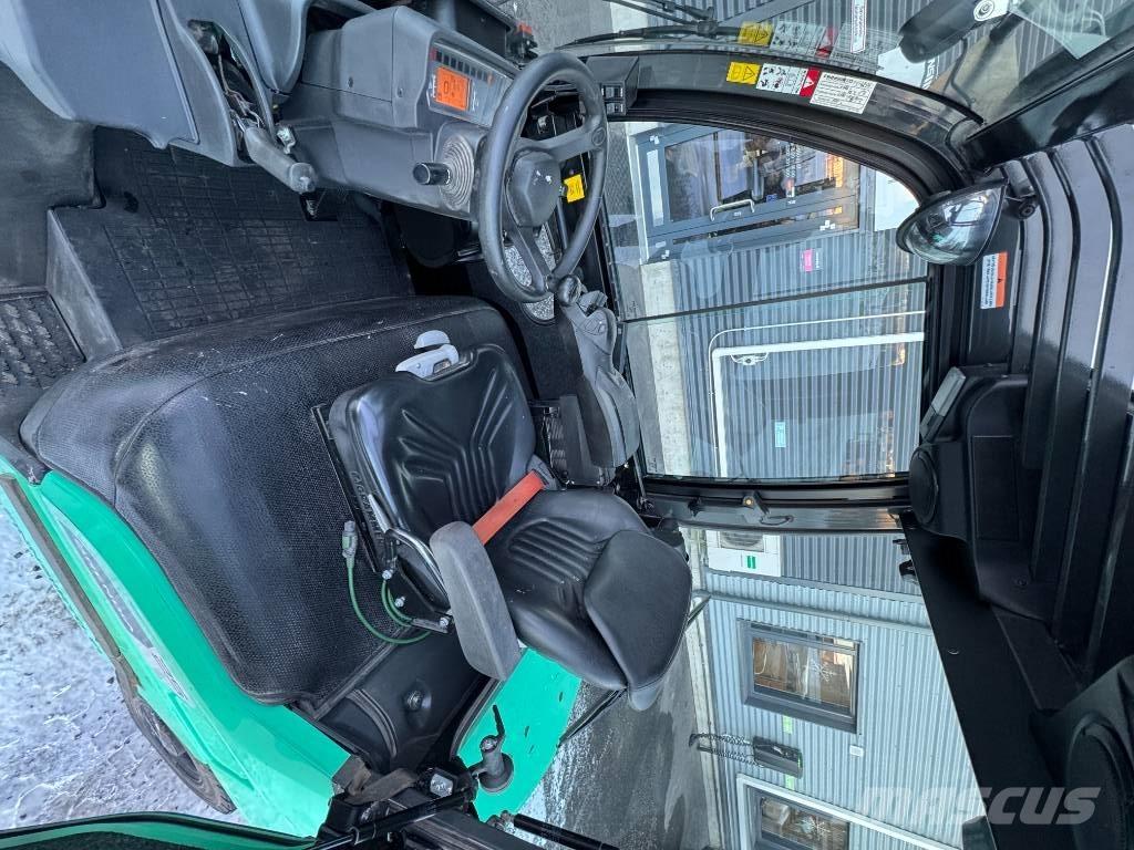 Mitsubishi FD25N3 Дизельні навантажувачі