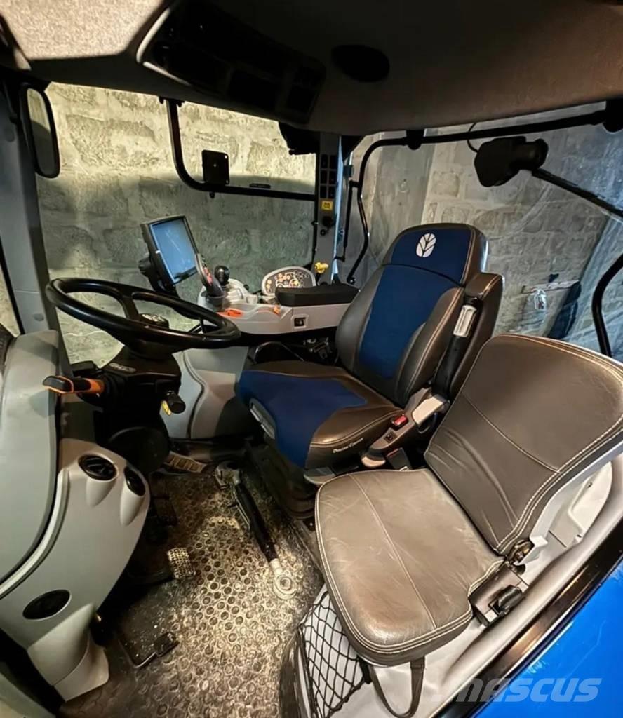 New Holland T 7.225 Трактори