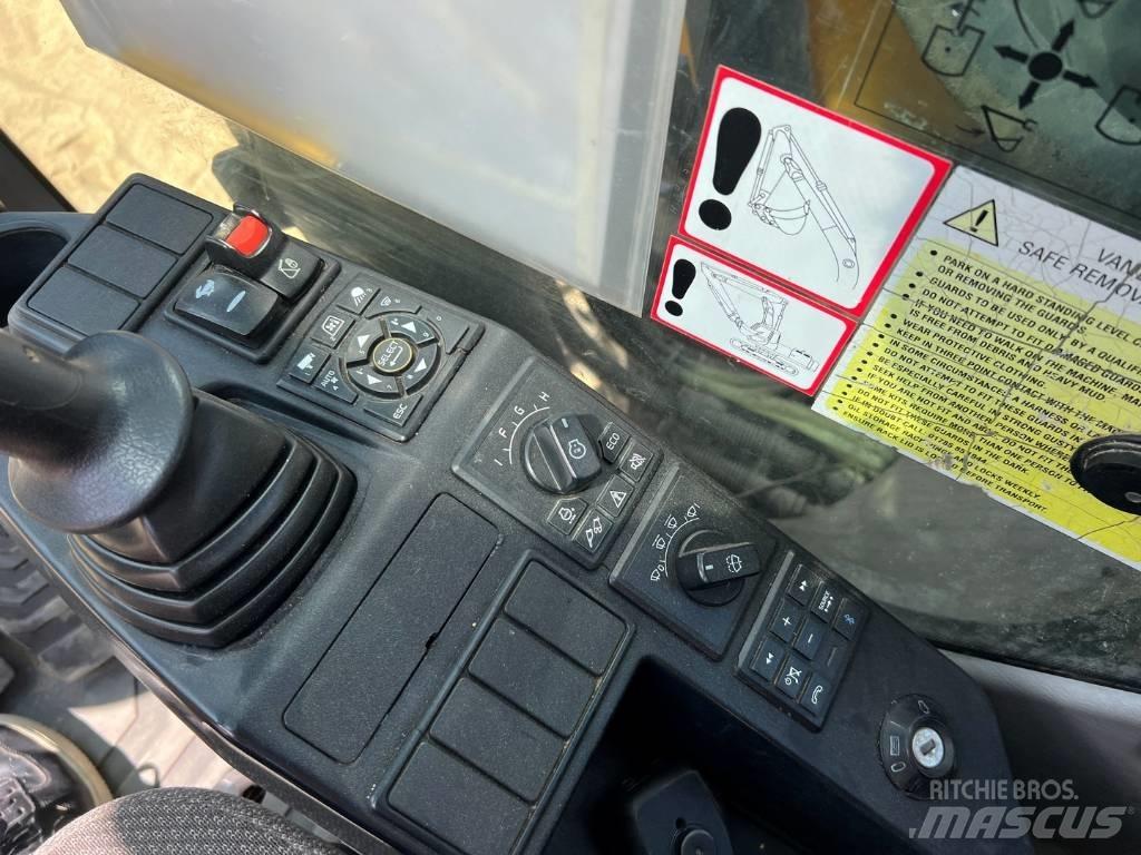 Volvo EC 220 DL Гусеничні екскаватори
