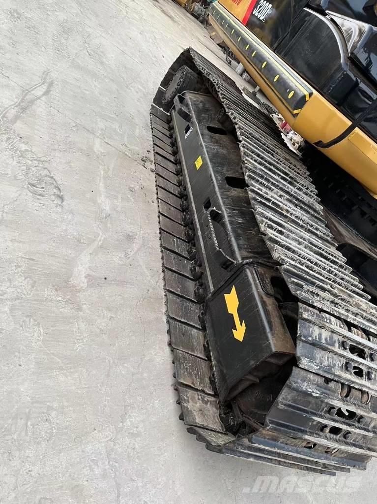 CAT 320 D L Гусеничні екскаватори