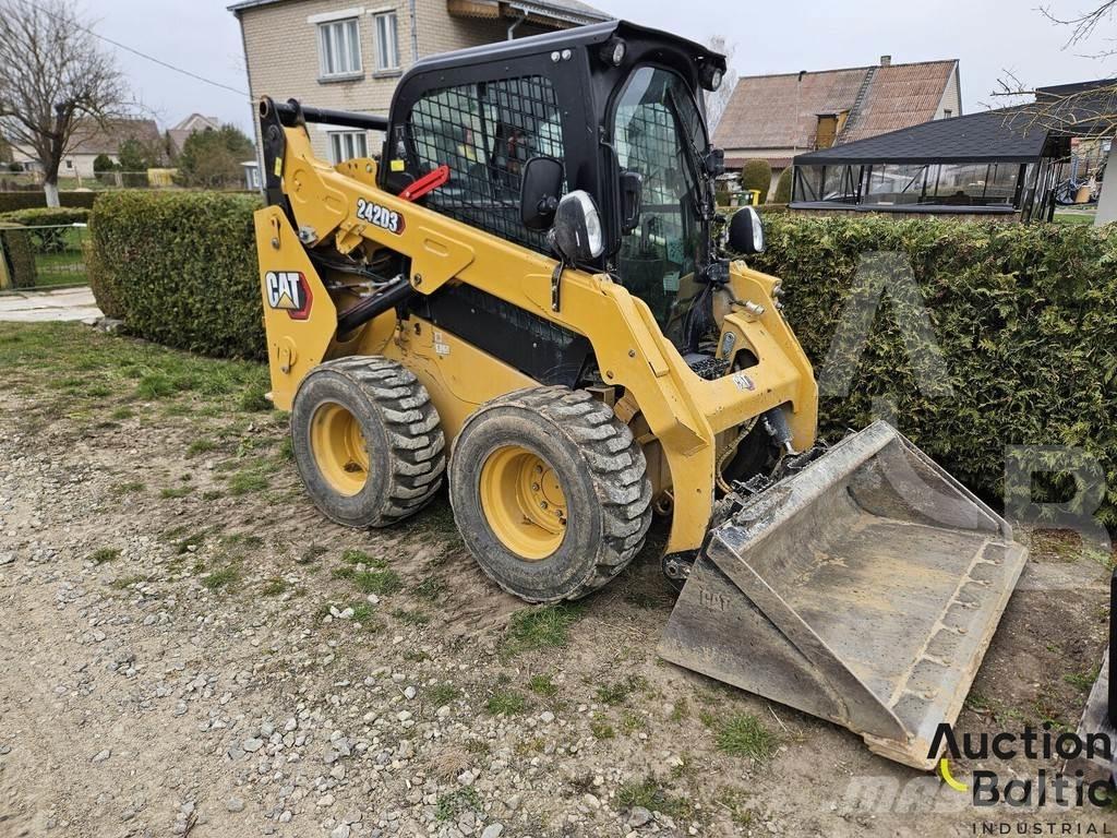 CAT 242 D 3 Міні-навантажувачі