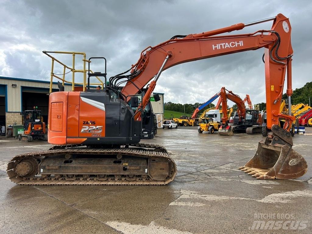 Hitachi ZX225 USLC-7 Гусеничні екскаватори