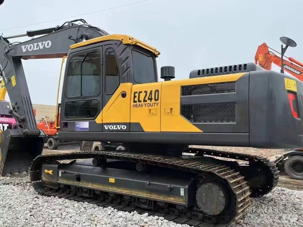 Volvo EC 240 Гусеничні екскаватори