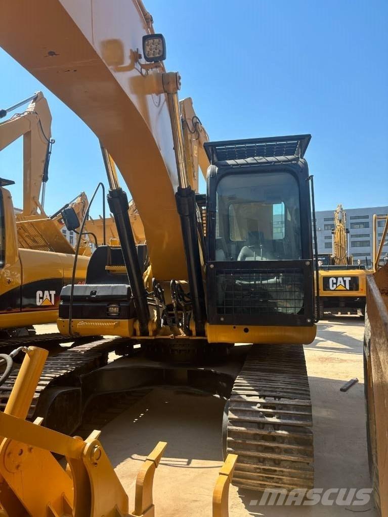 CAT 320D Гусеничні екскаватори