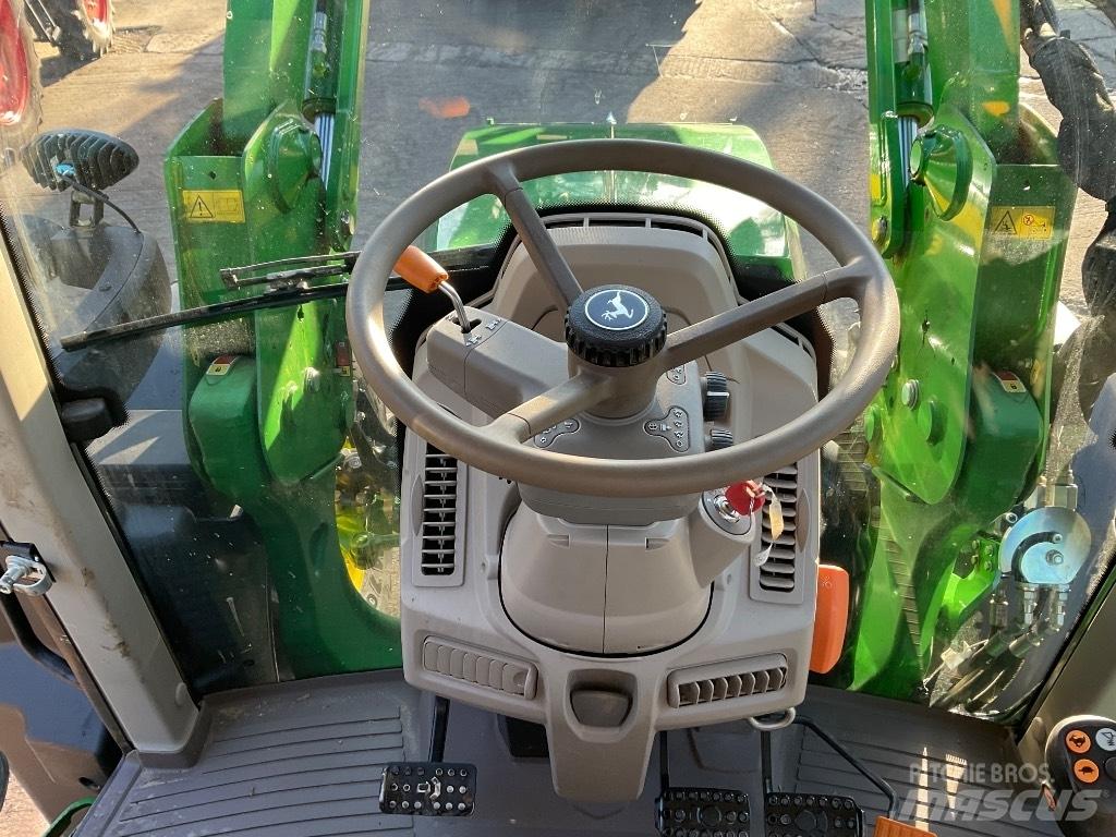 John Deere 6120 M Трактори