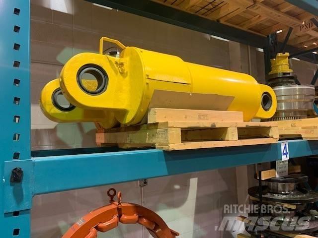 Komatsu 830 E Зчленовані самоскиди