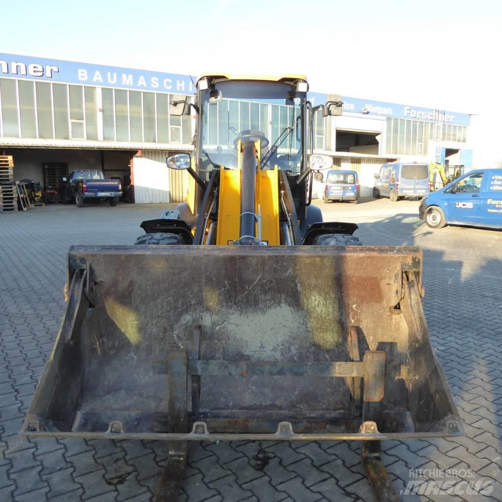 JCB 409 SV Фронтальні навантажувачі